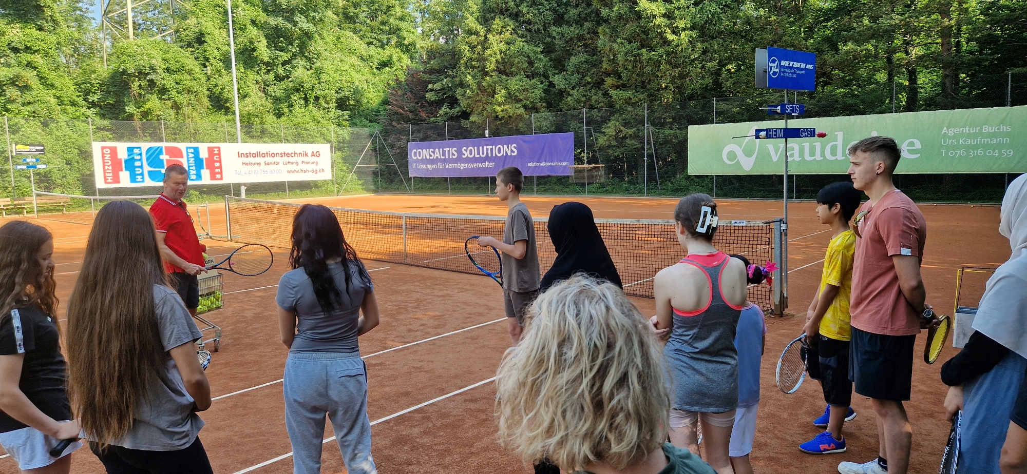 Integrationsanlass mit IK DaZ-Schülern: Tennis spielerisch entdecken